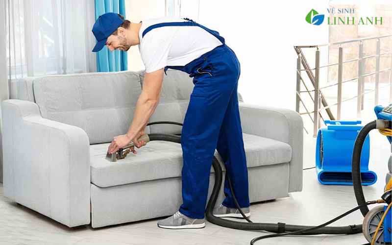 Khi nào nên tìm đến dịch vụ vệ sinh ghế sofa chuyên nghiệp?